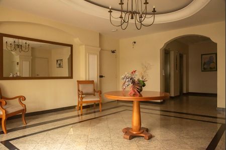 Apartamento à venda com 68m², 2 quartos e 2 vagasHall social