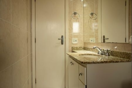 Apartamento à venda com 68m², 2 quartos e 2 vagasBanheiro Social