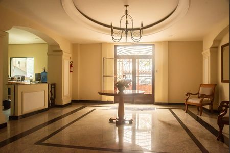 Apartamento à venda com 68m², 2 quartos e 2 vagasHall social