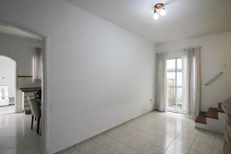 Casa à venda com 200m², 3 quartos e 3 vagas Casa à venda com 200m², 3 quartos e 3 vagasSala de Jantar