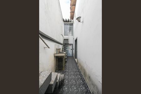 Casa à venda com 200m², 3 quartos e 3 vagas Casa à venda com 200m², 3 quartos e 3 vagasCorredor Lateral