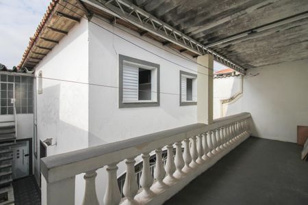 Casa à venda com 200m², 3 quartos e 3 vagas Casa à venda com 200m², 3 quartos e 3 vagasTerraço