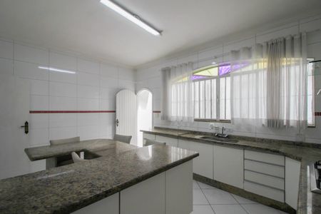Casa à venda com 200m², 3 quartos e 3 vagas Casa à venda com 200m², 3 quartos e 3 vagasCozinha
