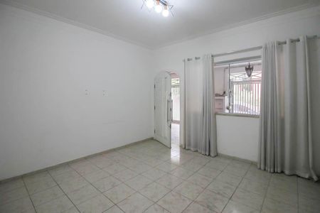 Casa à venda com 200m², 3 quartos e 3 vagas Casa à venda com 200m², 3 quartos e 3 vagasSala