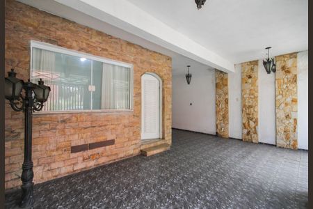 Casa à venda com 200m², 3 quartos e 3 vagas Casa à venda com 200m², 3 quartos e 3 vagasGaragem