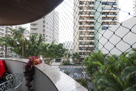 Apartamento à venda com 144m², 3 quartos e 3 vagas Apartamento à venda com 144m², 3 quartos e 3 vagasVaranda