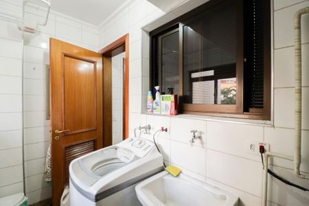 Apartamento à venda com 144m², 3 quartos e 3 vagas Apartamento à venda com 144m², 3 quartos e 3 vagasÁrea de Serviço e Banheiro de Serviço