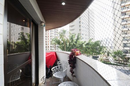 Apartamento à venda com 144m², 3 quartos e 3 vagas Apartamento à venda com 144m², 3 quartos e 3 vagasVaranda