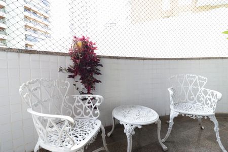 Apartamento à venda com 144m², 3 quartos e 3 vagas Apartamento à venda com 144m², 3 quartos e 3 vagasVaranda