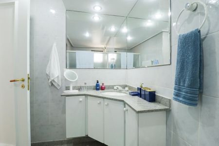 Apartamento à venda com 144m², 3 quartos e 3 vagas Apartamento à venda com 144m², 3 quartos e 3 vagasBanheiro da Suíte 1