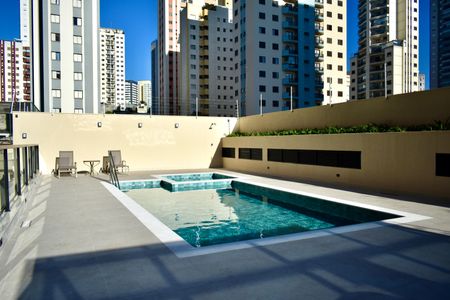 Apartamento à venda com 80m², 3 quartos e 2 vagas Apartamento à venda com 80m², 3 quartos e 2 vagasÁrea comum - Piscina