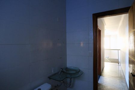 Casa à venda com 185m², 3 quartos e 2 vagasBanheiro