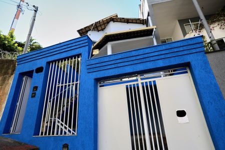 Casa à venda com 185m², 3 quartos e 2 vagasFachada