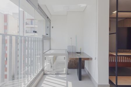 Varanda de kitnet/studio para alugar com 1 quarto, 30m² em Cerqueira César, São Paulo
