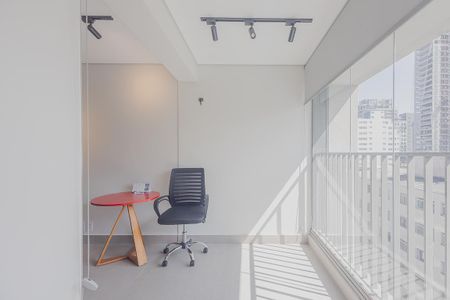 Varanda de kitnet/studio para alugar com 1 quarto, 30m² em Cerqueira César, São Paulo