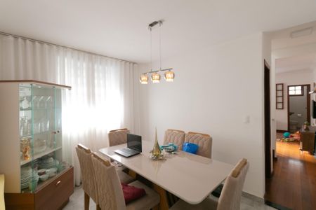 Casa à venda com 180m², 3 quartos e 2 vagas Casa à venda com 180m², 3 quartos e 2 vagasSala de Jantar