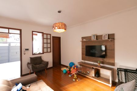 Casa à venda com 180m², 3 quartos e 2 vagas Casa à venda com 180m², 3 quartos e 2 vagasSala