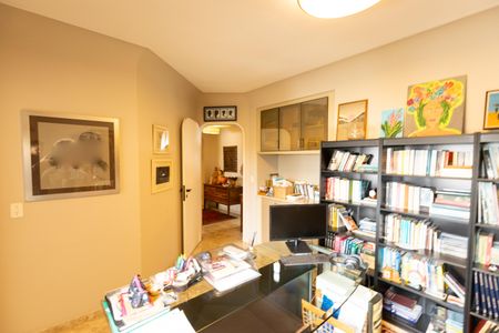 Apartamento à venda com 281m², 4 quartos e 4 vagasEscritório