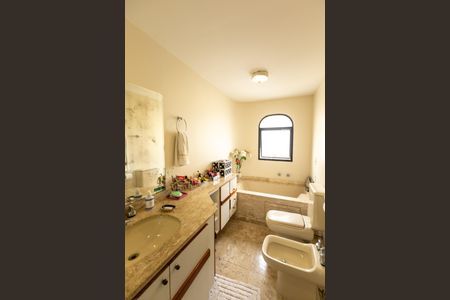 Apartamento à venda com 281m², 4 quartos e 4 vagasBanheiro da Suíte 4