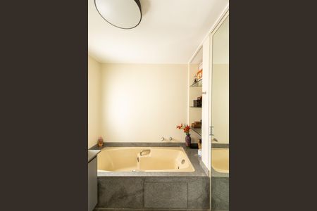 Apartamento à venda com 281m², 4 quartos e 4 vagasBanheiro da Suíte 3