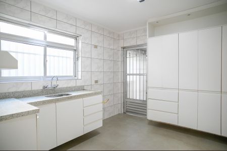 Casa à venda com 110m², 2 quartos e 2 vagas Casa à venda com 110m², 2 quartos e 2 vagasCozinha