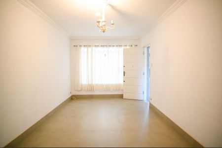 Casa à venda com 110m², 2 quartos e 2 vagas Casa à venda com 110m², 2 quartos e 2 vagasSala