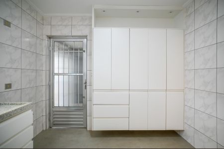 Casa à venda com 110m², 2 quartos e 2 vagas Casa à venda com 110m², 2 quartos e 2 vagasCozinha