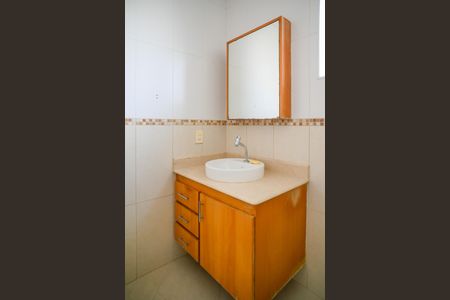 Casa à venda com 110m², 2 quartos e 2 vagas Casa à venda com 110m², 2 quartos e 2 vagasBanheiro