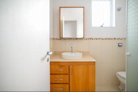 Casa à venda com 110m², 2 quartos e 2 vagas Casa à venda com 110m², 2 quartos e 2 vagasBanheiro