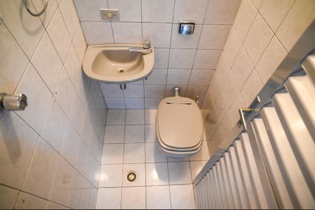 Casa à venda com 110m², 2 quartos e 2 vagas Casa à venda com 110m², 2 quartos e 2 vagasBanheiro de Serviço