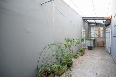 Casa à venda com 110m², 2 quartos e 2 vagas Casa à venda com 110m², 2 quartos e 2 vagasQuintal