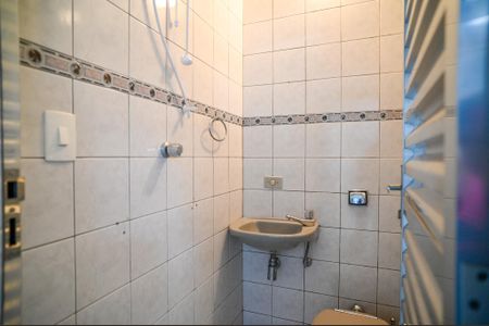 Casa à venda com 110m², 2 quartos e 2 vagas Casa à venda com 110m², 2 quartos e 2 vagasBanheiro de Serviço