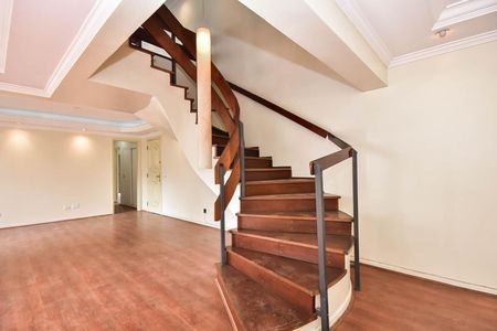 Apartamento para alugar com 570m², 3 quartos e 4 vagasEscada para Cobertura