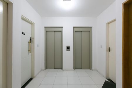 Apartamento à venda com 47m², 2 quartos e sem vagaHall - Elevador