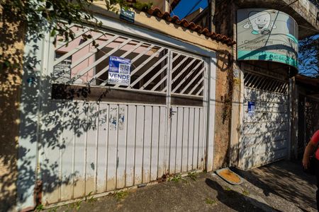Casa à venda com 350m², 2 quartos e 4 vagas Casa à venda com 350m², 2 quartos e 4 vagasFachada