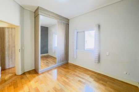 Casa de condomínio para alugar com 240m², 4 quartos e 4 vagasQuarto 1