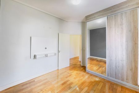 Casa de condomínio para alugar com 240m², 4 quartos e 4 vagasQuarto 1