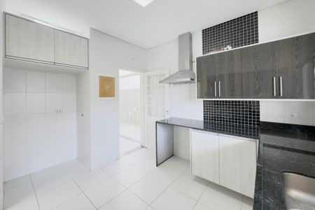 Casa de condomínio para alugar com 240m², 4 quartos e 4 vagasCozinha e Área de Serviço