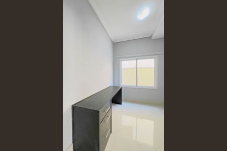 Casa de condomínio para alugar com 240m², 4 quartos e 4 vagasEscritório