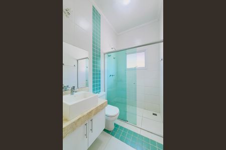 Casa de condomínio para alugar com 240m², 4 quartos e 4 vagasBanheiro 1