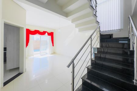 Casa de condomínio para alugar com 240m², 4 quartos e 4 vagasSala