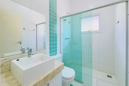 Casa de condomínio para alugar com 240m², 4 quartos e 4 vagasBanheiro 1