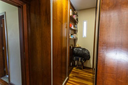 Casa à venda com 320m², 4 quartos e 6 vagasCloset da Suíte