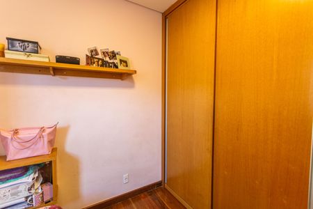 Casa à venda com 320m², 4 quartos e 6 vagasQuarto 2