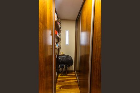 Casa à venda com 320m², 4 quartos e 6 vagasCloset da Suíte