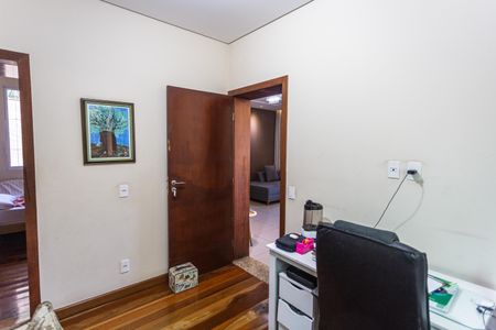 Casa à venda com 320m², 4 quartos e 6 vagasSala 2