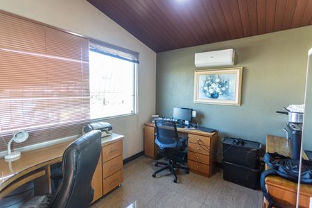 Casa à venda com 320m², 4 quartos e 6 vagasQuarto 4 no 2° Andar