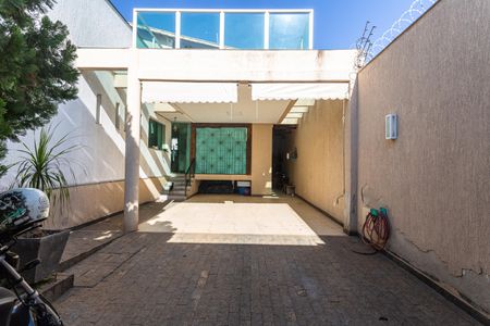 Casa à venda com 320m², 4 quartos e 6 vagasGaragem