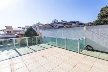 Casa à venda com 320m², 4 quartos e 6 vagasVaranda no 2° Andar