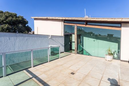 Casa à venda com 320m², 4 quartos e 6 vagasVaranda no 2° Andar